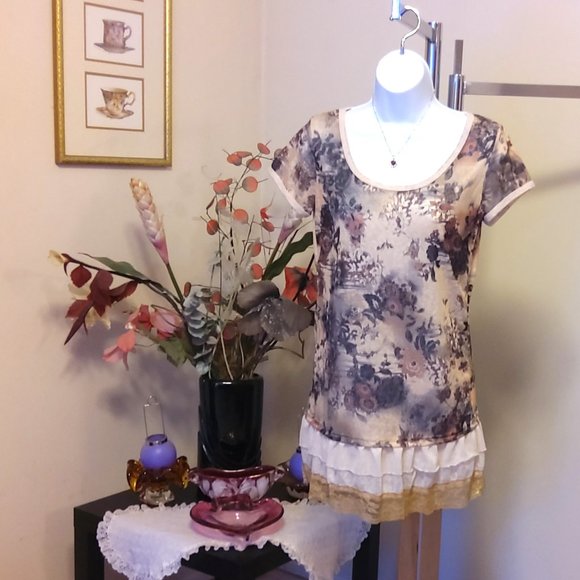 NWT Women’s Chic Beautiful Floral Printed Short Sleeve Scoop Neck Blouse Top - Picture 2 of 6